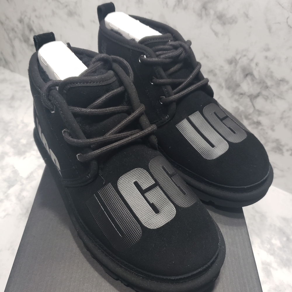 UGG Big Kids Black Neumel